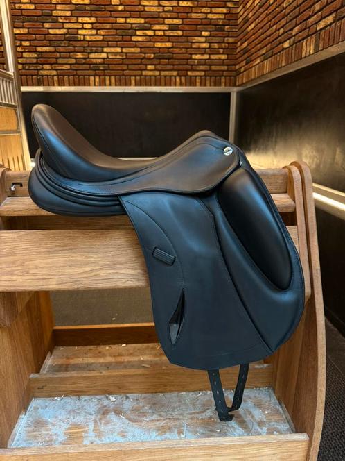 Bijna nieuw Erreplus Connect mono dressuurzadel 18”, Dieren en Toebehoren, Paarden en Pony's | Zadels, Zo goed als nieuw, Dressuur