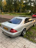 Mercedes S-Klasse 5.0 S500 MET EEN V8 GELUID AUT 2001 Grijs, Origineel Nederlands, Te koop, Zilver of Grijs, 5 stoelen