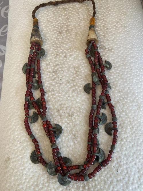 prachtige 3 rijige bloedkoraal naga ketting, Antiek en Kunst, Antiek | Religie, Ophalen of Verzenden