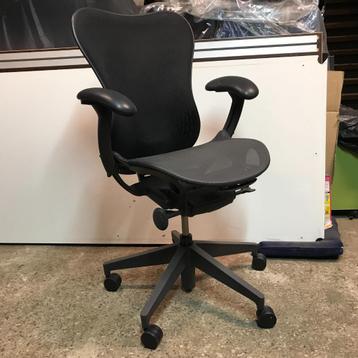 6 ZGAN Bureaustoel stoel Herman Miller Mirra 2 Full Options beschikbaar voor biedingen