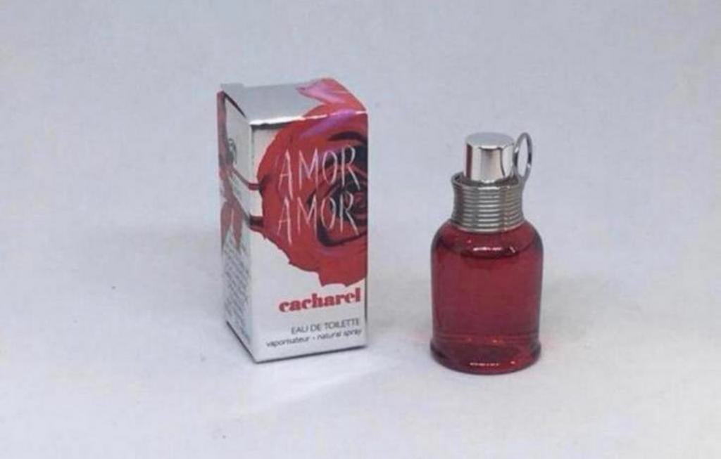 Miniatuur Amor Amor Cacharel Femme 5 ml eau de toilette, Ophalen of Verzenden, Nieuw, Miniatuur, Gevuld