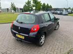 Renault Clio 1.6-16V Exception Met nieuwe APK!, Voorwielaandrijving, Gebruikt, Leder en Stof, Origineel Nederlands