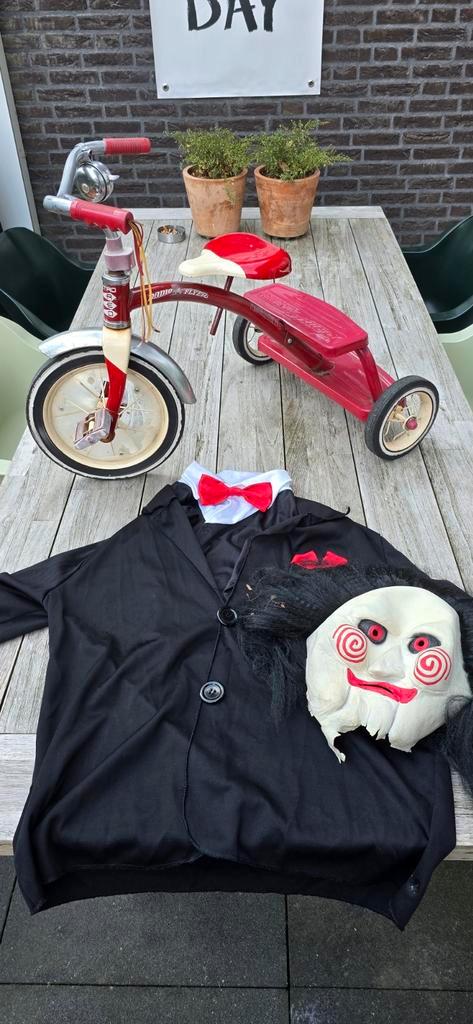 Jigsaw Kostuum + Vintage Driewieler - Halloween, Hobby en Vrije tijd, Kostuums, Theaterbenodigdheden en LARP, Gebruikt, Pak of Jurk