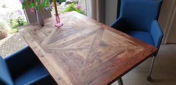 Harthouten keukentafel beschikbaar voor biedingen