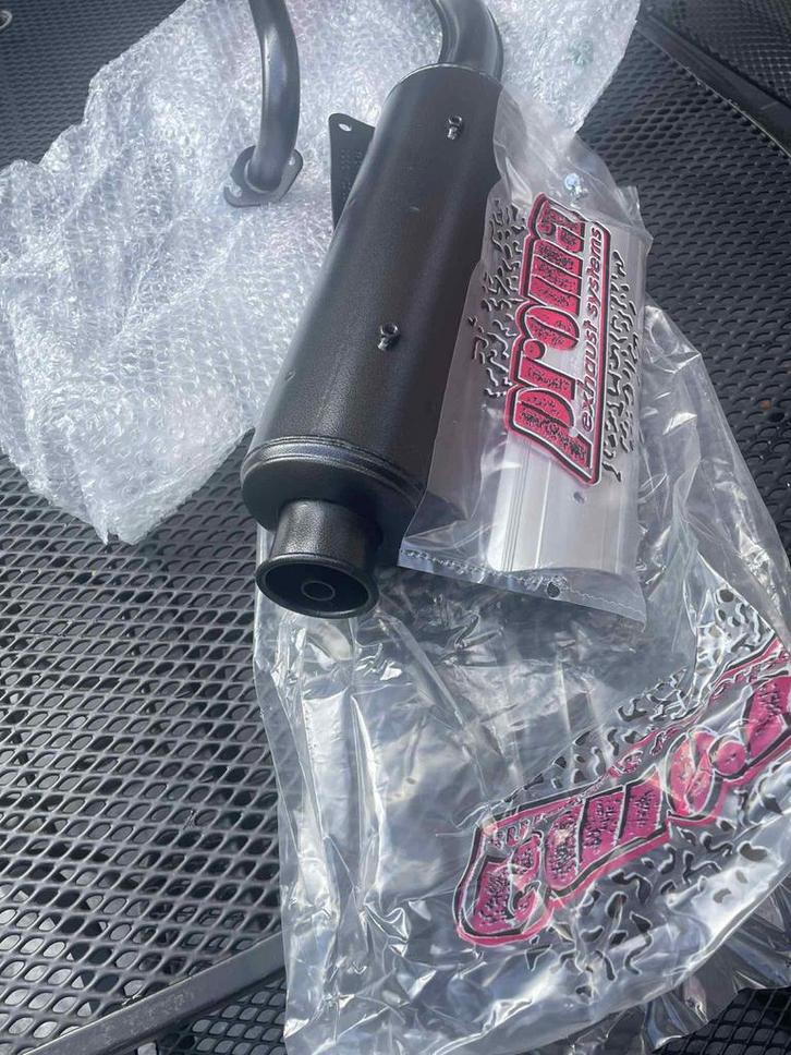 Suzuki CP 50 NOS Proma Uitlaat - Nieuw!, Fietsen en Brommers, Brommeronderdelen | Scooters, Nieuw, Uitlaat, Ophalen of Verzenden