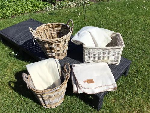 Drie Fijne Manden&Drie Woondekens/Plaids.Kwaliteit! Sámen:, Huis en Inrichting, Woonaccessoires | Schalen en Manden, Zo goed als nieuw