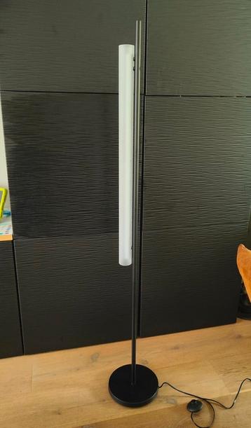 Vloerlamp LED zgan beschikbaar voor biedingen