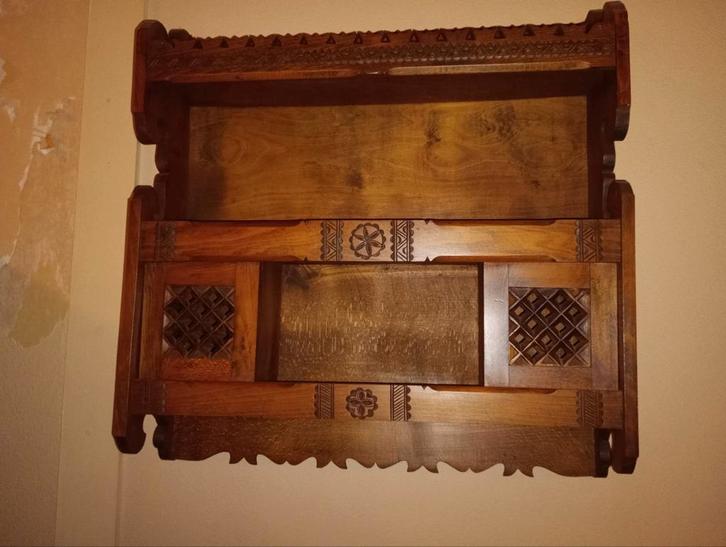Antiek Houten Wandkastje met Snijwerk, Antiek en Kunst, Antiek | Meubels | Kasten, Ophalen