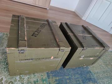 Stoere salontafels beschikbaar voor biedingen