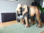 Zware houten olifant, Ophalen