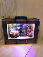 Kerst tafereel in koffer . Met beweging en verlichting, Diversen, Kerst, ., Ophalen of Verzenden, Zo goed als nieuw, .