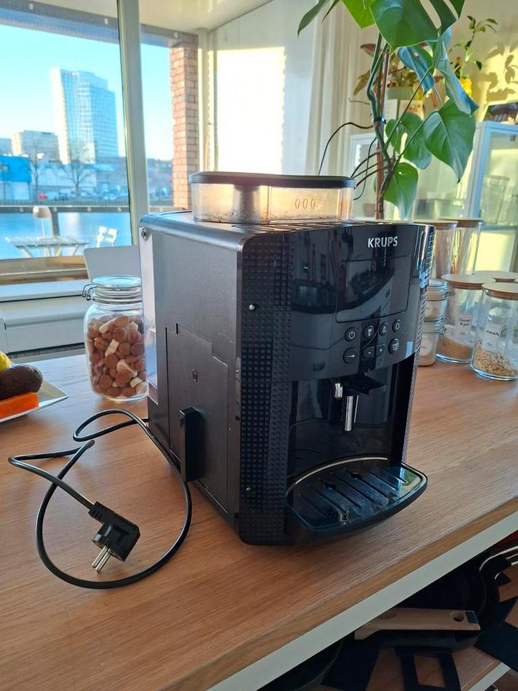 Krups EA8150, Witgoed en Apparatuur, Koffiezetapparaten, Gebruikt, Koffiemachine, Ophalen