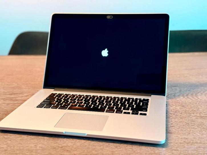 Macbook Pro 15-inch mid 2015 - i7 2,2GHz 16gb - 250gb SSD, Computers en Software, Apple Macbooks, Zo goed als nieuw, MacBook Pro