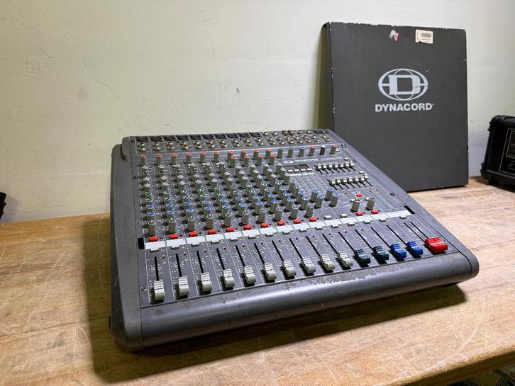 Dynacord PowerMate 1000 Powered mixer mengtafel, Muziek en Instrumenten, Mengpanelen, Gebruikt, 10 tot 20 kanalen, Microfooningang
