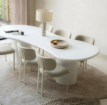 Organische eetkamertafel - 4, 6 of 8 personen - beton cire beschikbaar voor biedingen