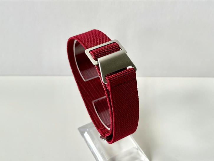 Elastische NATO Horlogeband 20mm Rood, Sieraden, Tassen en Uiterlijk, Sporthorloges, Nieuw, Rood, Ophalen of Verzenden