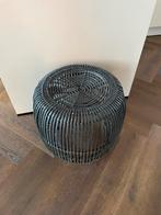 Zwarte rotan poef / hokker, Huis en Inrichting, Ophalen, Zo goed als nieuw, Rond, Minder dan 50 cm