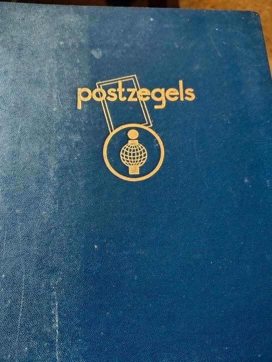Postzegel album Indonesië niet helemaal vol 68 blz, Postzegels en Munten, Postzegels | Volle albums en Verzamelingen, Buitenland