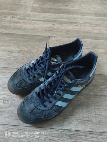 Adidas 44 beschikbaar voor biedingen