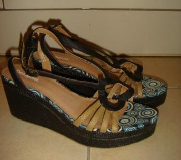NIEUW Desigual sandalen maat 39 wedges sleehak multikleurig beschikbaar voor biedingen