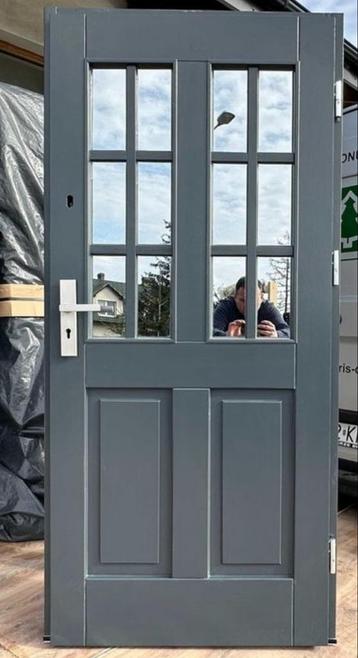 Voordeur  beschikbaar voor biedingen