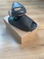 Yeezy slides maat 41, Kleding | Heren, Schoenen, Ophalen of Verzenden, Nieuw, Zwart