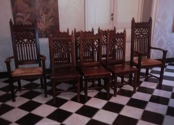 Antieke New Gotiek Stoelen in eik. 6 gewone + 2 armstoelen beschikbaar voor biedingen