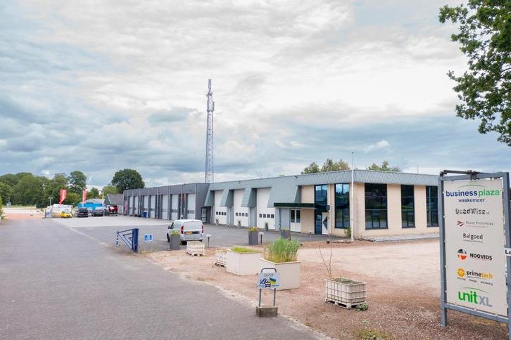 TE HUUR: 100 of 220m2 showroom/(inboedel)opslagruimte, Zakelijke goederen, Bedrijfs Onroerend goed, Bedrijfsruimte, Huur