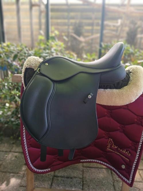 Wintec HART pony vzh 15 inch Wintec pro jump 17 inch, Dieren en Toebehoren, Paarden en Pony's | Zadels, Zo goed als nieuw, Dressuur