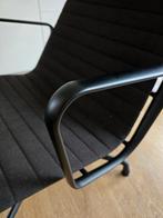 Vitra Eames EA124 lounge chair + EA125 Ottoman showmodel, Huis en Inrichting, Fauteuils, Ophalen of Verzenden, Zo goed als nieuw