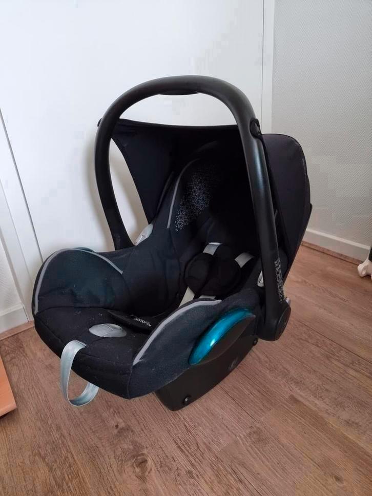 ZGAN Maxi-Cosi Cabriofix zwart met zitverkleiner + regenhoes, Kinderen en Baby's, Autostoeltjes, Zo goed als nieuw, Maxi-Cosi