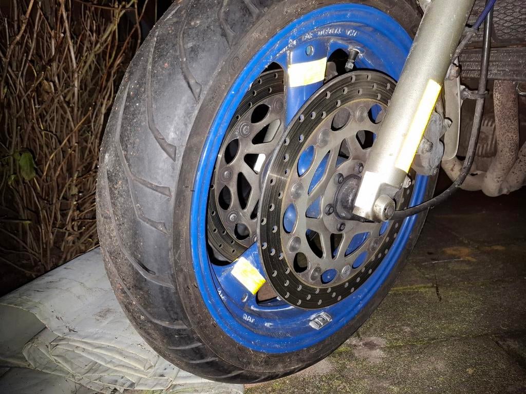 Naked Bike viercilinder Yamaha met volle tank, 1000cc.