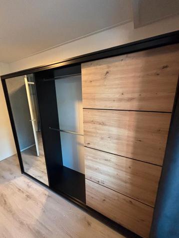 KLEDINGKAST MET TRANSPORT EN MONTAGE - afbeelding 3