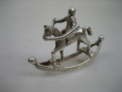 Zilver oud miniatuur hobbelpaard met kind van de zilversmid,, Antiek en Kunst, Antiek | Goud en Zilver, Zilver, Verzenden