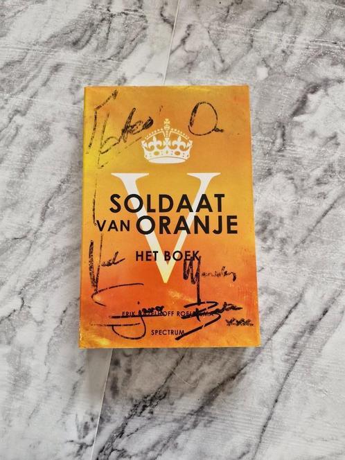Boek Soldaat van Oranje met handtekeningen (2014), Boeken, Oorlog en Militair, Zo goed als nieuw, Overige onderwerpen, Tweede Wereldoorlog