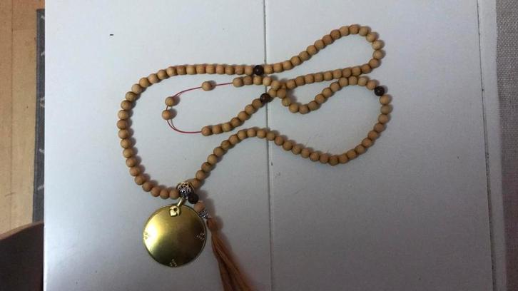 Mala 108 sandelhout kralen met Toli spigel  Sjamanisme, Sieraden, Tassen en Uiterlijk, Kettingen, Zo goed als nieuw, Overige materialen