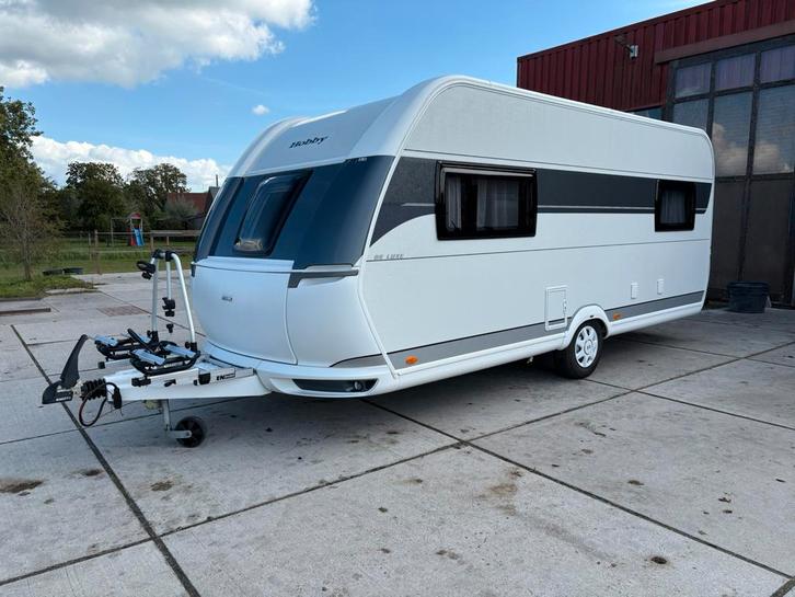 Hobby 495 UL de Luxe 2024 met fietsendrager, Caravans en Kamperen, Caravans, Particulier, tot en met 4, 1250 - 1500 kg, Rondzit