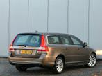 Volvo V70 T4 AUT Nordic+ Navi / Leer / Bluetooth (bj 2014), Euro 5, Beige, 4 cilinders, Bruin