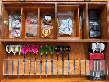 Darts 5 stuks in mooie doos beschikbaar voor biedingen
