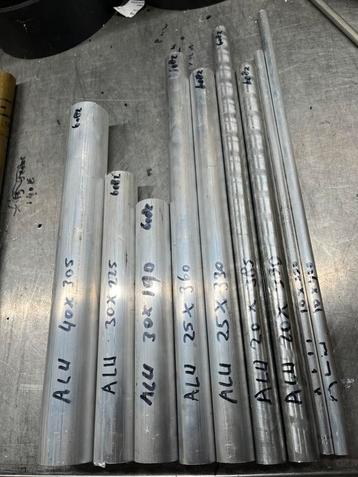 Te koop diverse rondstaf beschikbaar voor biedingen