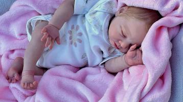 Reborn Doll Juniper by andrea arcello  beschikbaar voor biedingen