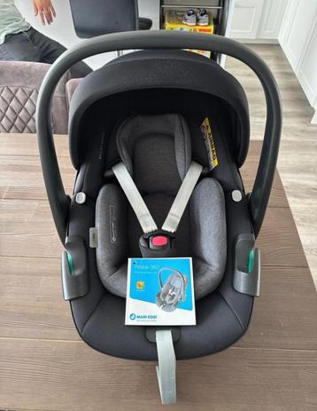 Maxi cosi pedbble 360 i-size + newborn inzet beschikbaar voor biedingen