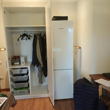 IKEA hangkast h. 236cm; breed 100cm, d. 60cm