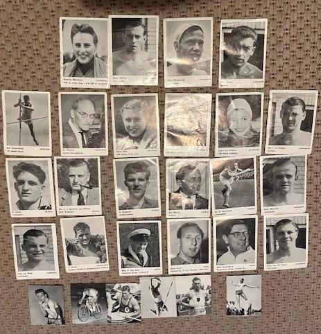 Sporters Olympiade van 1956 en 1960,uitgave van Simon de Wit, Verzamelen, Foto's en Prenten, Gebruikt, Foto, Overige onderwerpen
