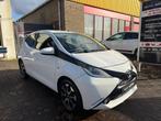 Toyota Aygo 1.0 VVT-i x-play Camera|LMV|Carplay|LED|APK|BEUR, Voorwielaandrijving, Stof, Gebruikt, 4 stoelen