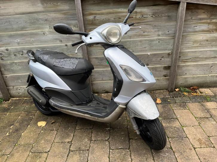 PIAGGIO FLY  -  Sloop / onderdelen !!, Fietsen en Brommers, Scooters | Piaggio, Zo goed als nieuw, Fly, Benzine, Ophalen