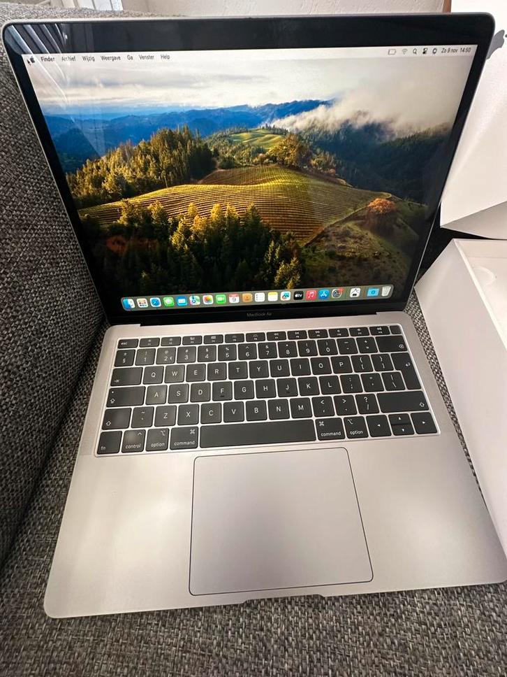 MacBook Air is aangeschaft eind 2019, Computers en Software, Apple Macbooks, Zo goed als nieuw, MacBook Air, 13 inch, Minder dan 2 Ghz