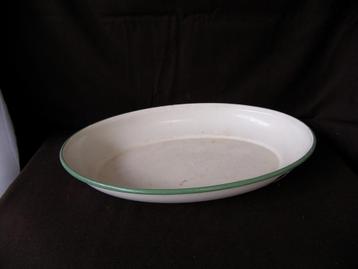Emaille schaal wit-groen beschikbaar voor biedingen