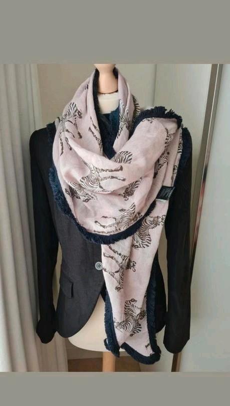 POM AMSTERDAM ROYALE OMSLAGDOEK/SHAWL, Kleding | Dames, Mutsen, Sjaals en Handschoenen, Zo goed als nieuw, Sjaal, Maat 46/48 (XL) of groter
