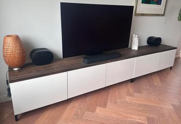 Ikea Besta kast met eiken bovenblad.